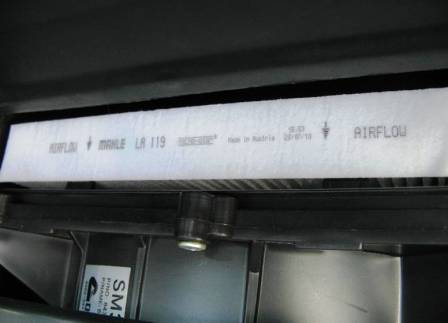 Замена салонного фильтра на Ниссан Альмера Замена салонного фильтра на Ниссан Альмера