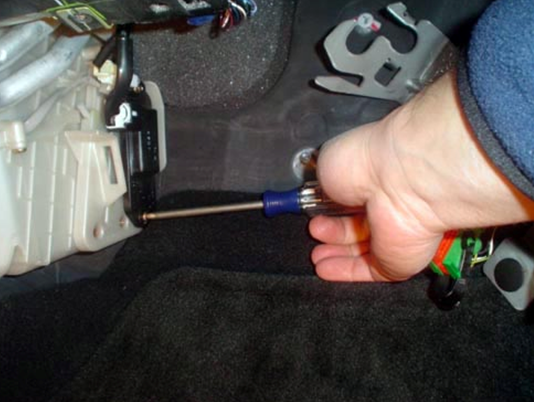 Технология замены салонного фильтра автомобиля Мазда 3 Технология замены салонного фильтра автомобиля Мазда 3