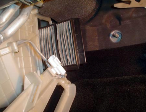 Технология замены салонного фильтра автомобиля Мазда 3 Технология замены салонного фильтра автомобиля Мазда 3