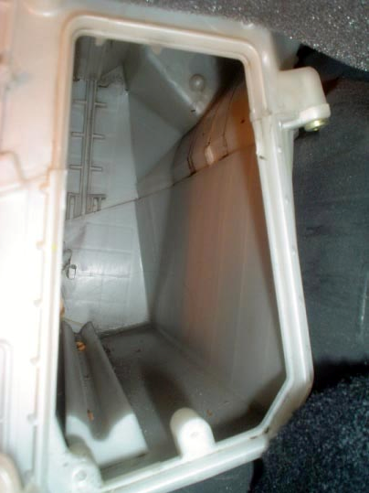 Технология замены салонного фильтра автомобиля Мазда 3 Технология замены салонного фильтра автомобиля Мазда 3