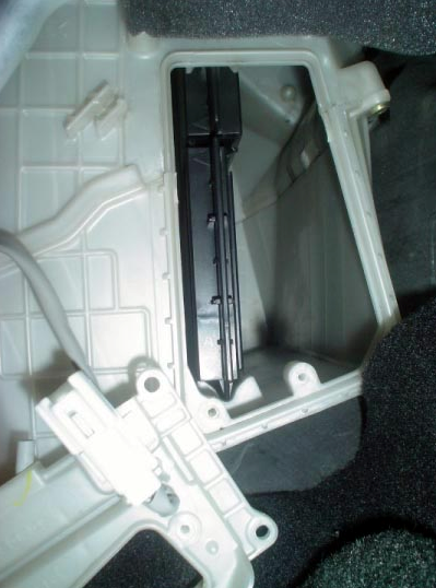 Технология замены салонного фильтра автомобиля Мазда 3 Технология замены салонного фильтра автомобиля Мазда 3