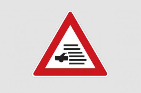 Необычные знаки, которые могут встречаться на дорогах Европы Необычные знаки, которые могут встречаться на дорогах Европы