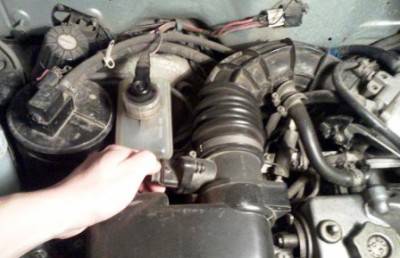 Открутите датчик расхода воздуха Открутите датчик расхода воздуха