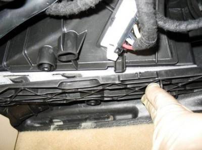 Замена салонного фильтра на Volkswagen Jetta Замена салонного фильтра на Volkswagen Jetta