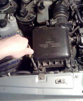 Открутите винты на крышке фильтра Открутите винты на крышке фильтра