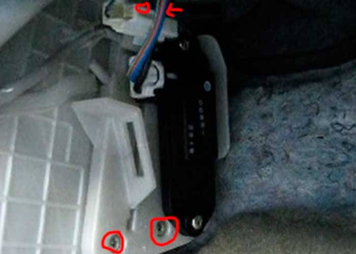 Замена салонного фильтра Мазда 5 Замена салонного фильтра Мазда 5