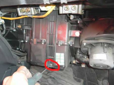 Замена салонного фильтра на Ниссан Примера Замена салонного фильтра на Ниссан Примера