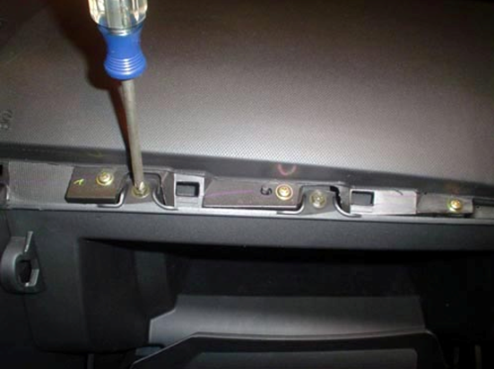 Технология замены салонного фильтра автомобиля Мазда 3 Технология замены салонного фильтра автомобиля Мазда 3