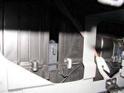 Замена салонного фильтра KIA Spectra Замена салонного фильтра KIA Spectra