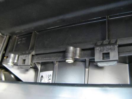 Замена салонного фильтра на Ниссан Альмера Замена салонного фильтра на Ниссан Альмера