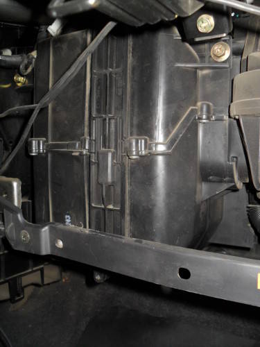 Замена салонного фильтра на Шевроле Авео Замена салонного фильтра на Шевроле Авео