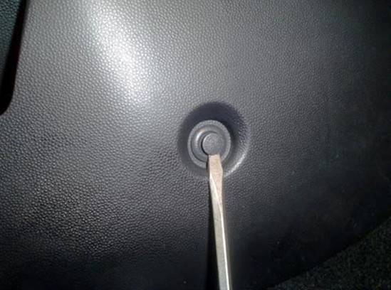 Технология замены салонного фильтра автомобиля Мазда 3 Технология замены салонного фильтра автомобиля Мазда 3